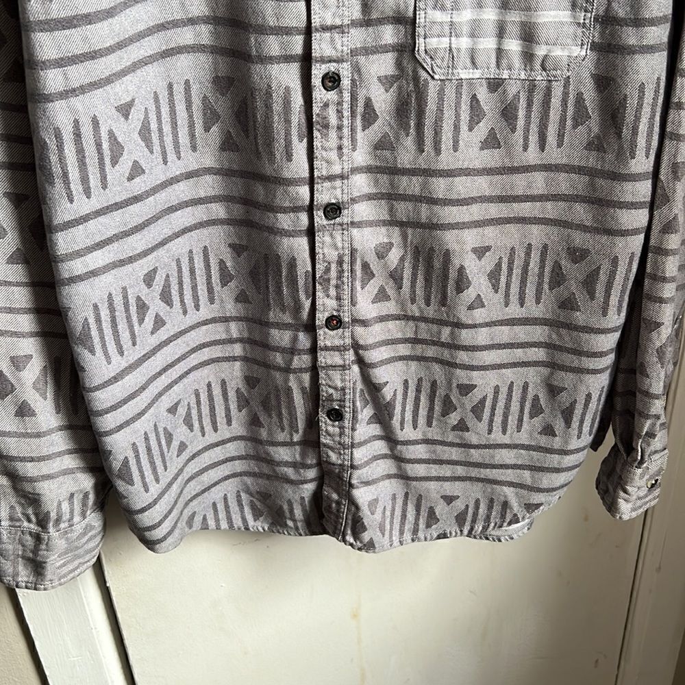 MODERN AMUSEMENT Light Grey Geometric Print Flannel Shirt-L - Picture 3 of 9